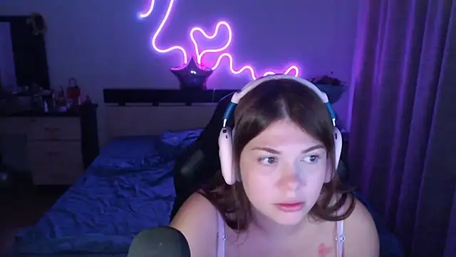 Snapshot of helengilmor chatting on September 16, 3:46 pm helengilmor online show from September 16, 3:46 pm