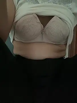 Snapshot of Milk_Mom99 chatting on July 31, 4:01 am Milk Mom99 online show from July 31, 4:01 am