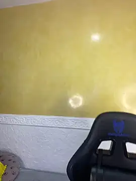 Snapshot of Lau_Beauty chatting on February 4, 5:31 am Lau Beauty online show from February 4, 5:31 am