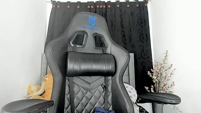 Snapshot of Lau_Beauty chatting on March 19, 10:11 am Lau Beauty online show from March 19, 10:11 am