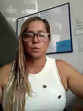 Snapshot of natally_ross21 chatting on June 11, 2:15 pm natally ross21 online show from June 11, 2:15 pm