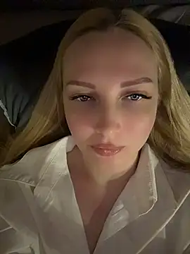 Snapshot of Aleksandrakis chatting on May 9, 5:29 pm Aleksandrakis online show from May 9, 5:29 pm