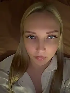 Snapshot of Aleksandrakis chatting on May 19, 12:44 pm Aleksandrakis online show from May 19, 12:44 pm