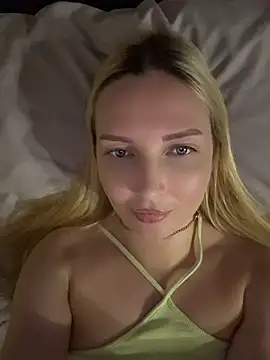 Snapshot of Aleksandrakis chatting on July 28, 9:36 pm Aleksandrakis online show from July 28, 9:36 pm