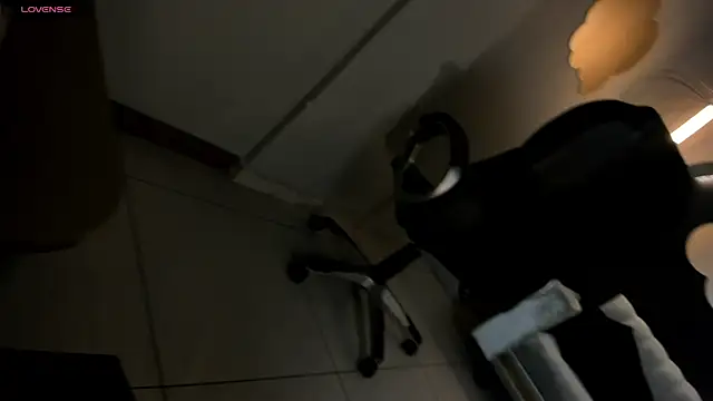 Snapshot of VictoriaMilan_ chatting on February 1, 12:05 pm VictoriaMilan online show from February 1, 12:05 pm