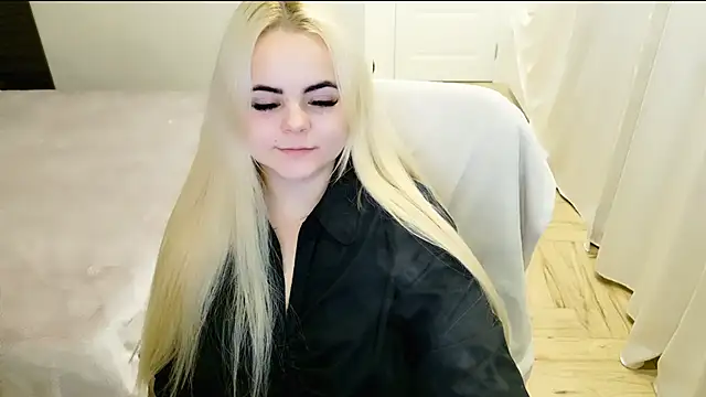 lovely-eyes online show from February 1, 12:29 am