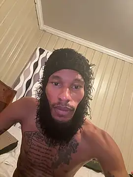 Snapshot of KingDerRico chatting on May 11, 12:05 am KingDerRico online show from May 11, 12:05 am