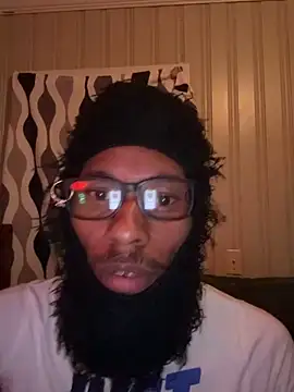 Snapshot of KingDerRico chatting on May 12, 12:19 am KingDerRico online show from May 12, 12:19 am