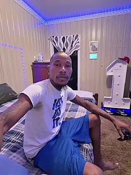 Snapshot of KingDerRico chatting on August 6, 10:33 pm KingDerRico online show from August 6, 10:33 pm