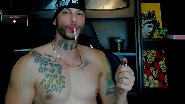 Snapshot of RickG_Oficial chatting on November 10, 11:37 pm RickG Oficial online show from November 10, 11:37 pm