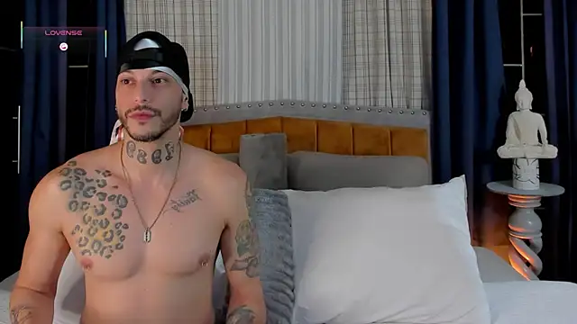 Snapshot of RickG_Oficial chatting on August 1, 1:05 am RickG Oficial online show from August 1, 1:05 am