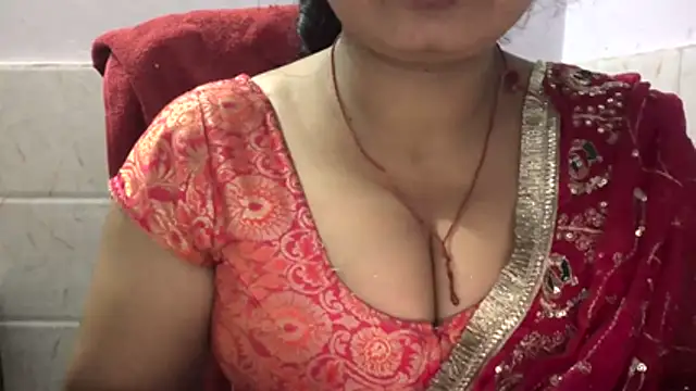 Snapshot of Gulaboo_bhabi chatting on April 19, 10:56 pm Gulaboo bhabi online show from April 19, 10:56 pm