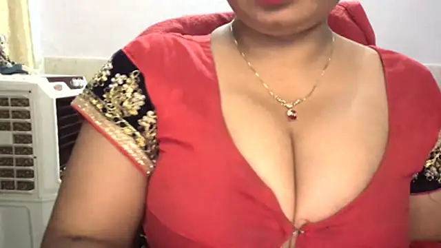 Snapshot of Gulaboo_bhabi chatting on May 4, 11:01 pm Gulaboo bhabi online show from May 4, 11:01 pm