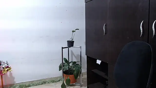 Snapshot of Zoe--khalL chatting on December 3, 1:02 am Zoe--khalL online show from December 3, 1:02 am