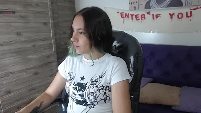 xlunna online show from December 12, 2:33 pm