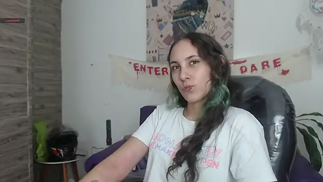 xlunna online show from December 17, 3:28 pm