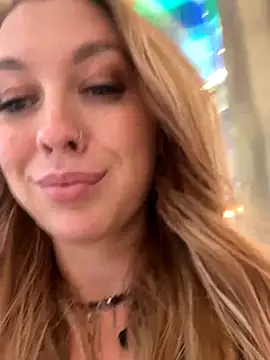 Snapshot of Sweet___Emily chatting on December 3, 2:38 pm Sweet Emily online show from December 3, 2:38 pm