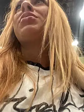 Snapshot of Sweet___Emily chatting on December 6, 2:28 pm Sweet Emily online show from December 6, 2:28 pm