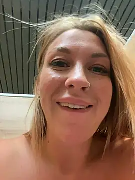 Snapshot of Sweet___Emily chatting on December 10, 5:22 pm Sweet Emily online show from December 10, 5:22 pm