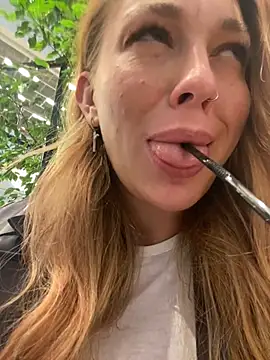 Snapshot of Sweet___Emily chatting on December 11, 2:44 pm Sweet Emily online show from December 11, 2:44 pm