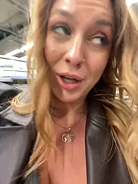 Snapshot of Sweet___Emily chatting on January 2, 2:35 pm Sweet Emily online show from January 2, 2:35 pm