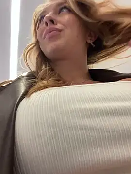 Snapshot of Sweet___Emily chatting on January 3, 1:47 pm Sweet Emily online show from January 3, 1:47 pm