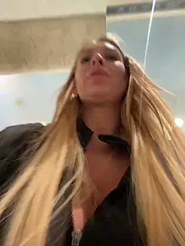 Snapshot of Sweet___Emily chatting on March 10, 1:32 pm Sweet Emily online show from March 10, 1:32 pm