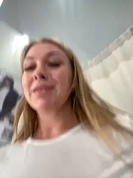 Snapshot of Sweet___Emily chatting on March 19, 1:18 pm Sweet Emily online show from March 19, 1:18 pm