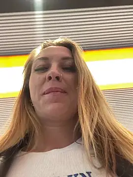 Snapshot of Sweet___Emily chatting on March 21, 1:23 pm Sweet Emily online show from March 21, 1:23 pm