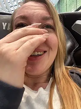 Snapshot of Sweet___Emily chatting on October 4, 1:20 pm Sweet Emily online show from October 4, 1:20 pm