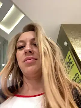 Snapshot of Sweet___Emily chatting on October 14, 1:45 pm Sweet Emily online show from October 14, 1:45 pm