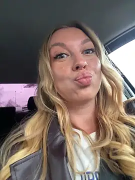 Snapshot of Sweet___Emily chatting on November 3, 12:39 pm Sweet Emily online show from November 3, 12:39 pm