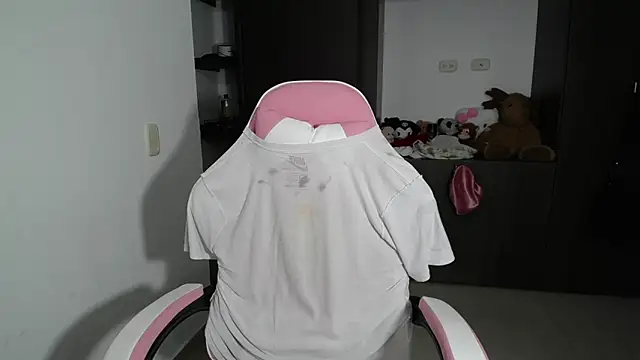 Snapshot of venelope1 chatting on May 17, 2:53 am venelope1 online show from May 17, 2:53 am