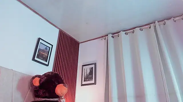 Snapshot of angeli_sexi chatting on June 3, 12:57 am angeli sexi online show from June 3, 12:57 am