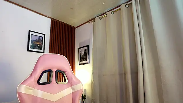 Snapshot of angeli_sexi chatting on July 25, 10:18 pm angeli sexi online show from July 25, 10:18 pm