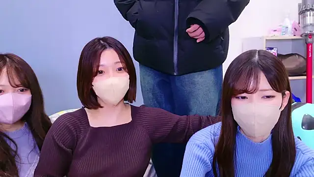 Snapshot of HaruruHappy chatting on December 9, 4:05 pm HaruruHappy online show from December 9, 4:05 pm