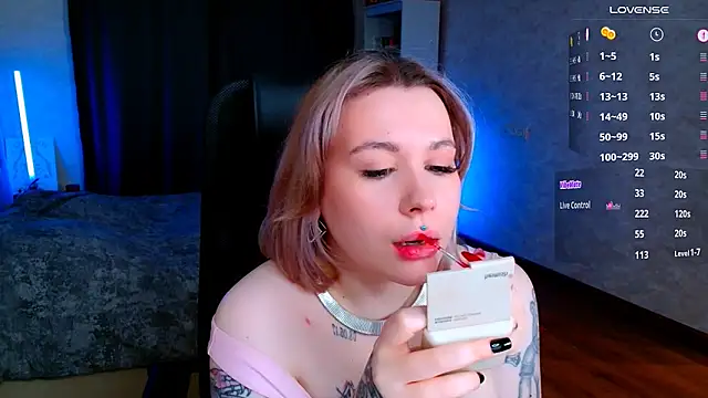 Snapshot of Blueberry-baby chatting on February 18, 5:42 am Blueberry-baby online show from February 18, 5:42 am