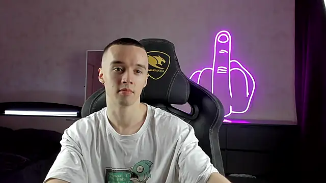 Snapshot of MasonWarholl chatting on December 14, 6:41 pm MasonWarholl online show from December 14, 6:41 pm