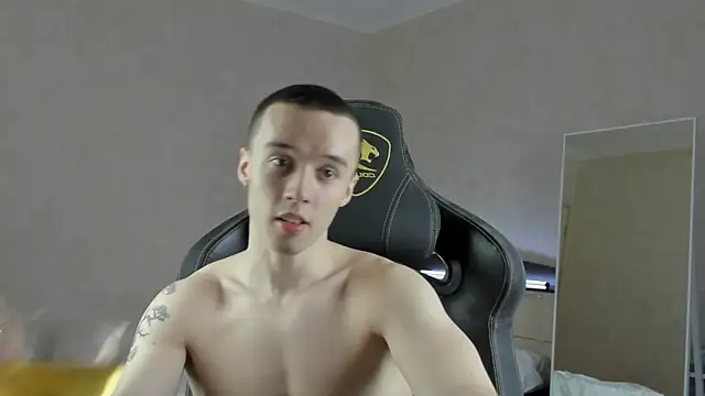 Snapshot of MasonWarholl chatting on December 25, 6:30 pm MasonWarholl online show from December 25, 6:30 pm