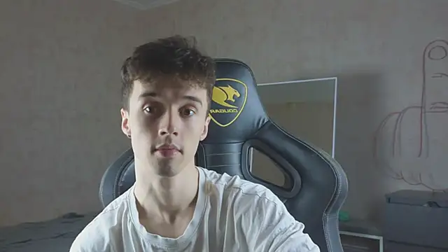 Snapshot of MasonWarholl chatting on October 18, 10:21 pm MasonWarholl online show from October 18, 10:21 pm