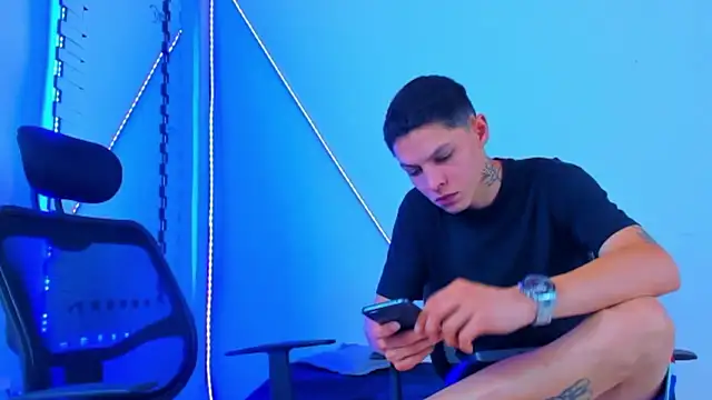 HOT boy2025 online show from October 23, 3:06 am