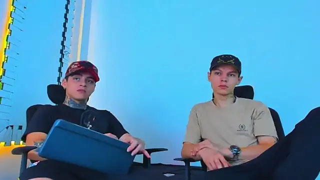 HOT boy2025 online show from December 17, 4:57 pm