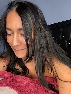 Snapshot of mailyreid chatting on February 1, 10:15 am mailyreid online show from February 1, 10:15 am