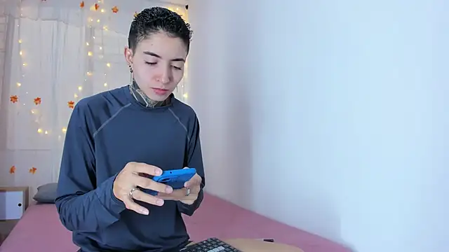 Tinny and Candy online show from November 6, 12:17 pm