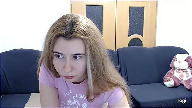 Snapshot of VioletaFlower7 chatting on January 22, 10:40 am VioletaFlower7 online show from January 22, 10:40 am