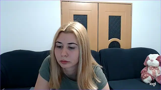 Snapshot of VioletaFlower7 chatting on February 9, 6:16 pm VioletaFlower7 online show from February 9, 6:16 pm