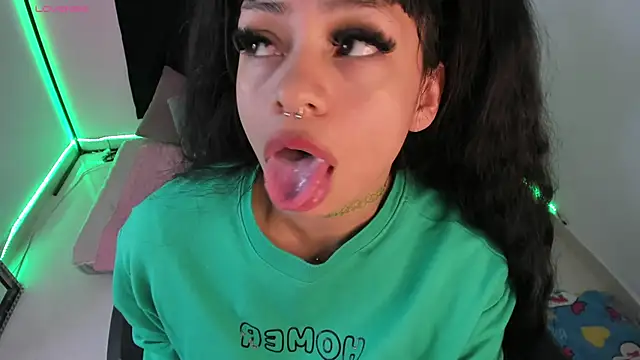 zoesullivan online show from December 31, 12:36 pm