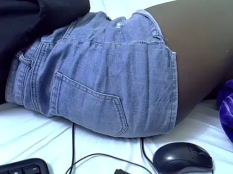 Snapshot of naughtycate_ chatting on November 2, 12:29 pm naughtycate online show from November 2, 12:29 pm