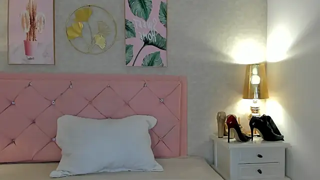 Ginger Violetta  online show from January 14, 7:43 pm