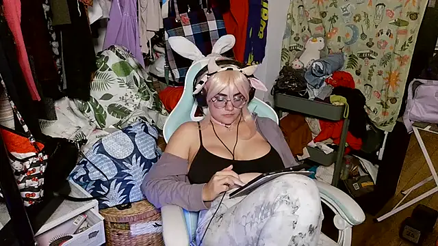 Snapshot of mochi_rainbow chatting on January 14, 4:57 am mochi rainbow online show from January 14, 4:57 am